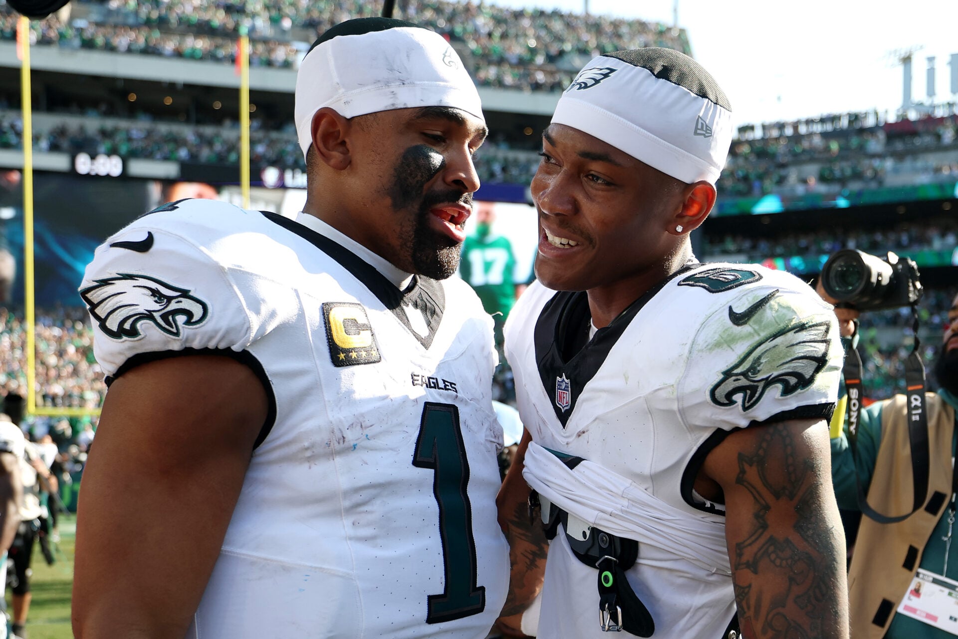 DeVonta Smith’s reaction to Jalen Hurts on Eagles bench should worry fans given A.J. Brown history