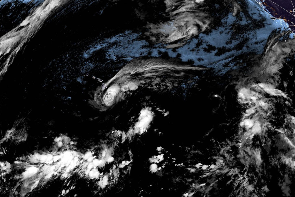 Hawaii's Big Island lashed by rain and wind as Tropical Storm Lala closes in