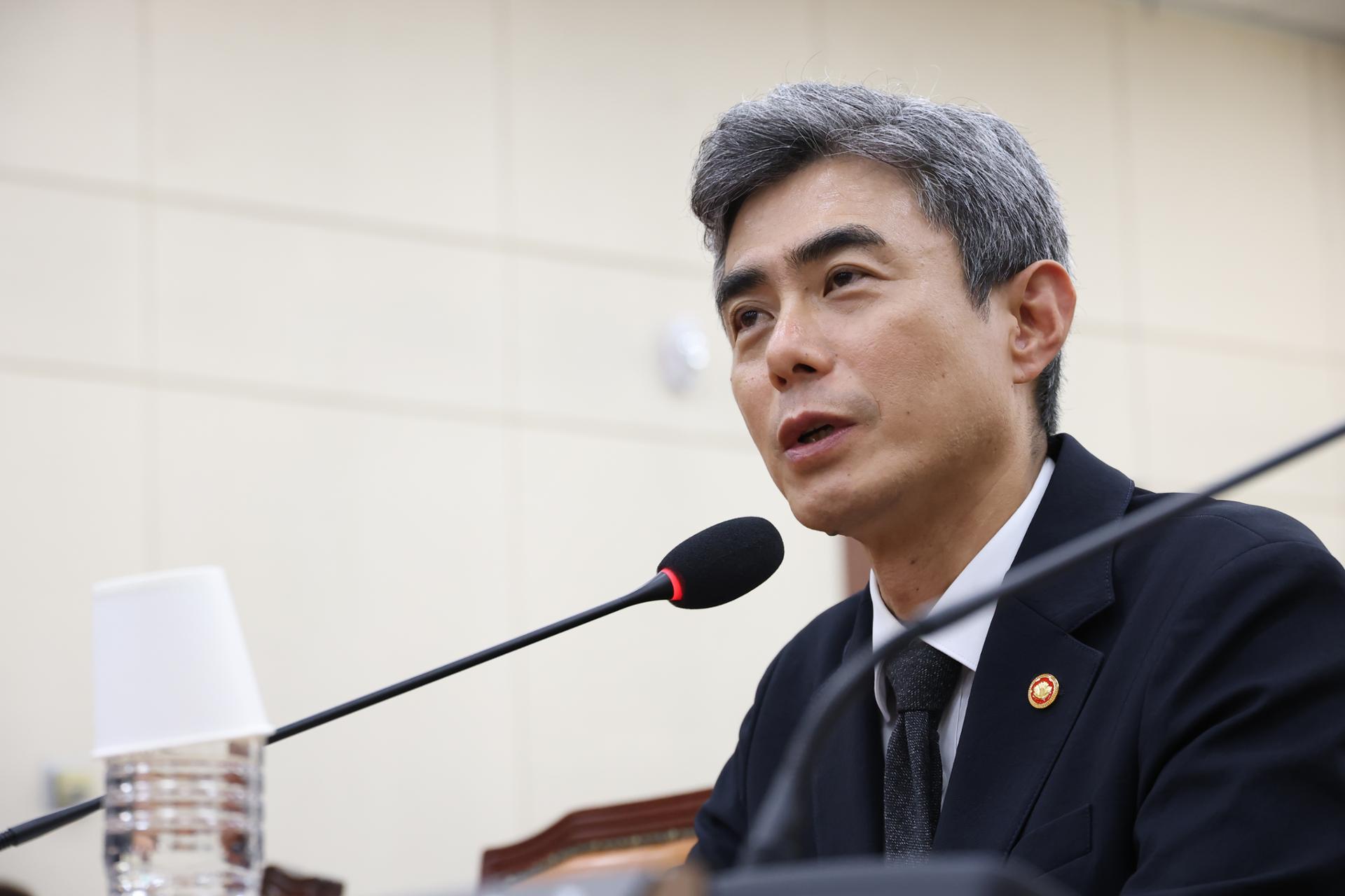 Defense chief says DMZ blast 'clear' violation of armistice agreement