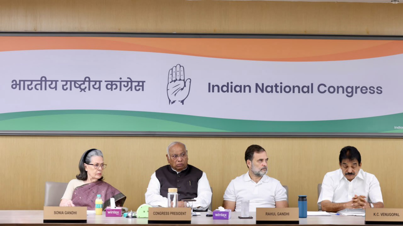 At Congress meet, Kharge seeks PM Modi’s resignation for ‘pressuring’ CEC