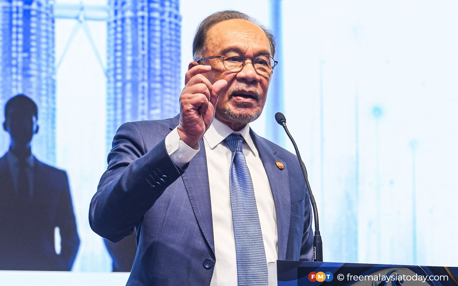 Anwar to hold further talks with Loke on resignation