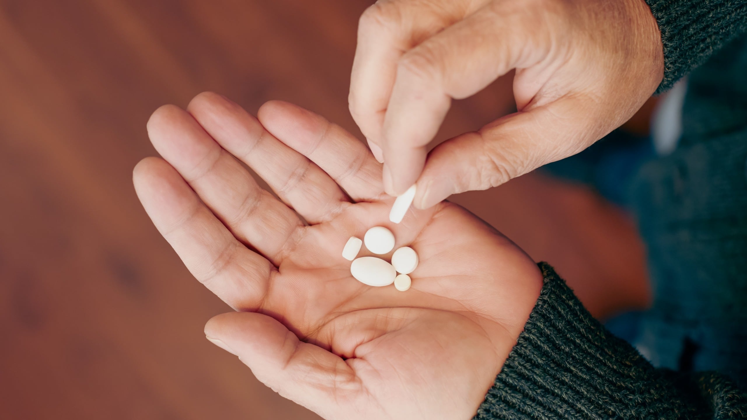 Popular Joint Supplement Linked to 25% Higher Dementia Risk in People With Early Memory Loss