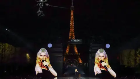 Celine Dion kicks off Paris Fashion Week with surprise performance