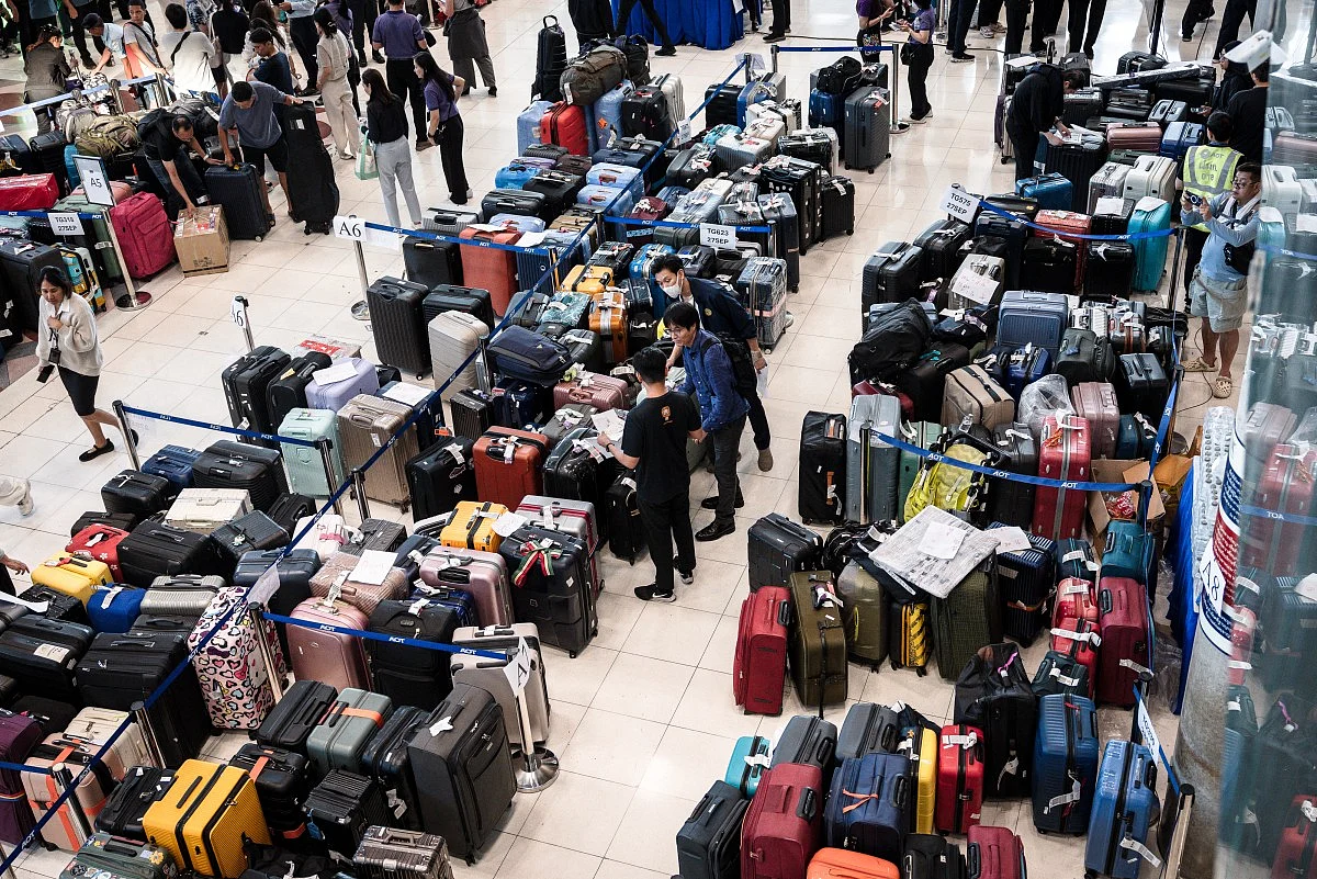 5,000 bags stranded at Bangkok airport after floods disrupt flights