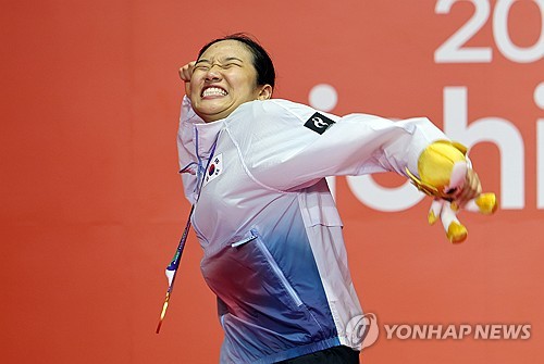 (Asiad) S. Korea collects 2 gold medals in badminton, 1st gold in kurash