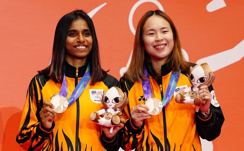 PM Anwar congratulates bronze medal winners Pearly-Thinaah for ending 12-year wait for medal in women's doubles