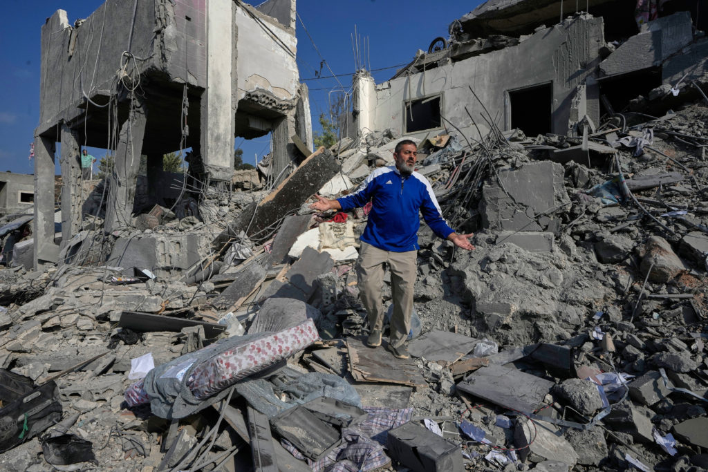 Israeli airstrikes on southern Lebanon kill 11 people, Health Ministry says