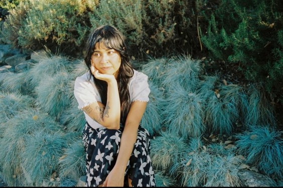 Mia Joy – “Comet” (Feat. Peel Dream Magazine)