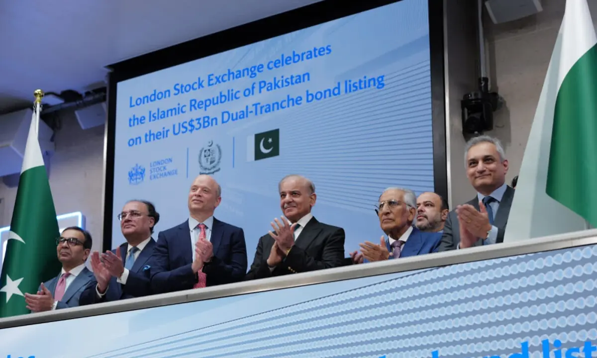 PM Shehbaz meets global financial firms in London, invites them to invest, expand services in Pakistan
