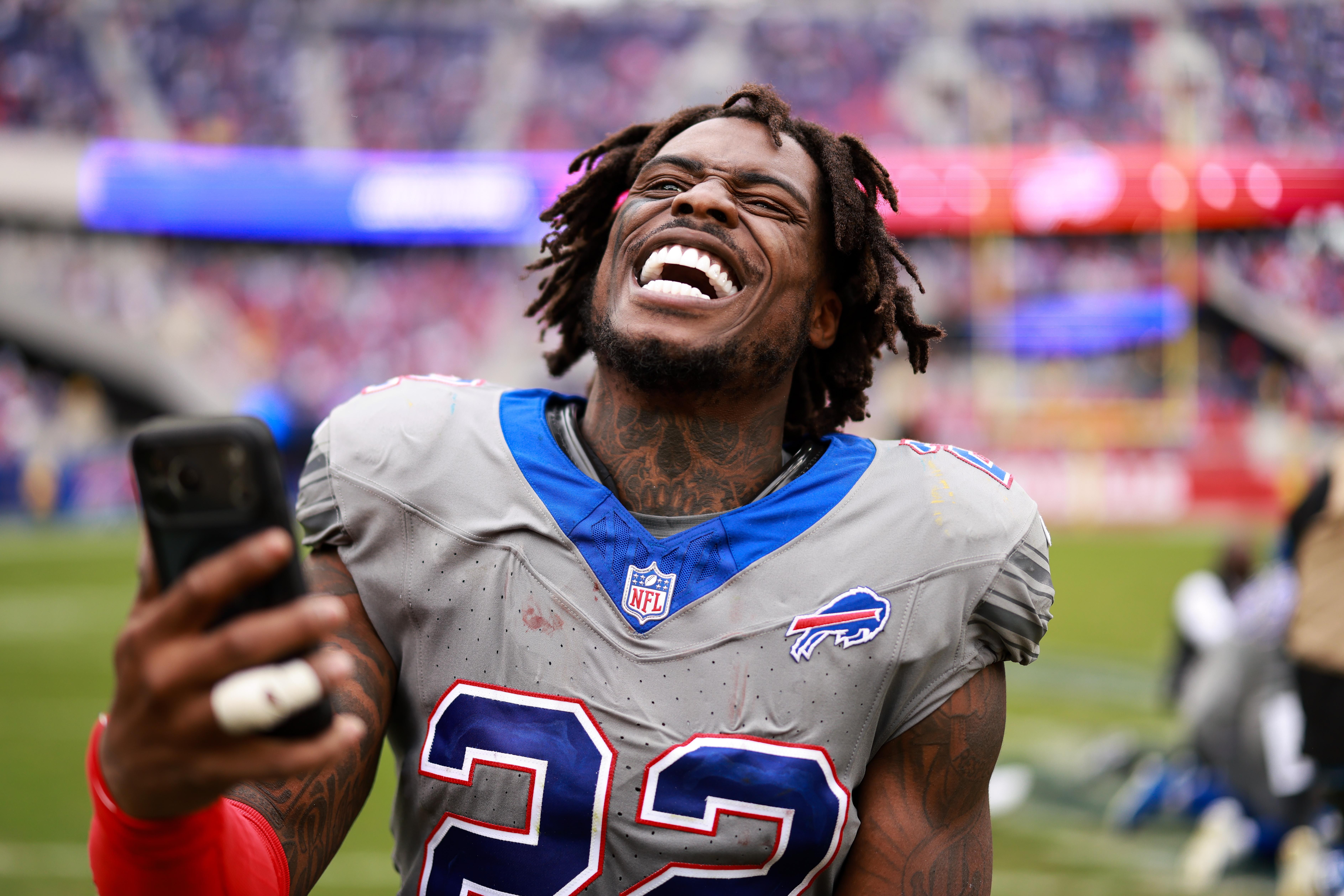 Five turnovers for the Bills. Was anyone deserving of Week 3 game balls?