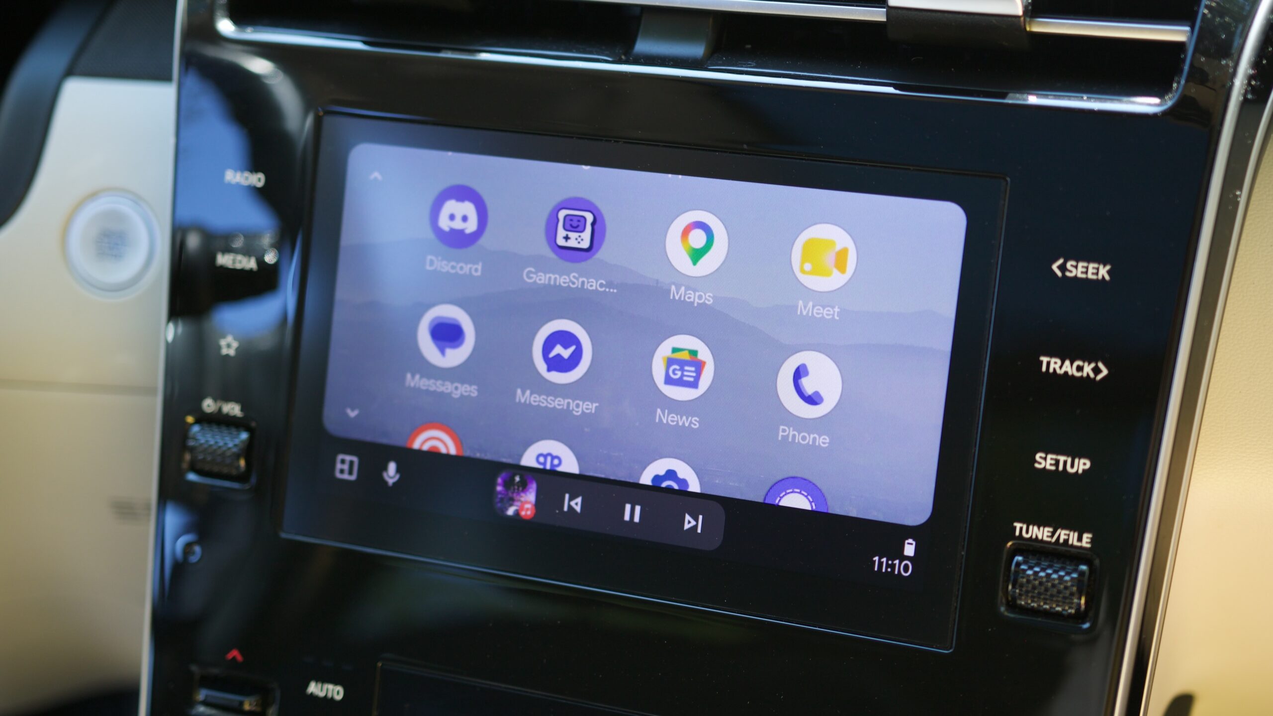 Android Auto bug is preventing calls from closed foldable phones