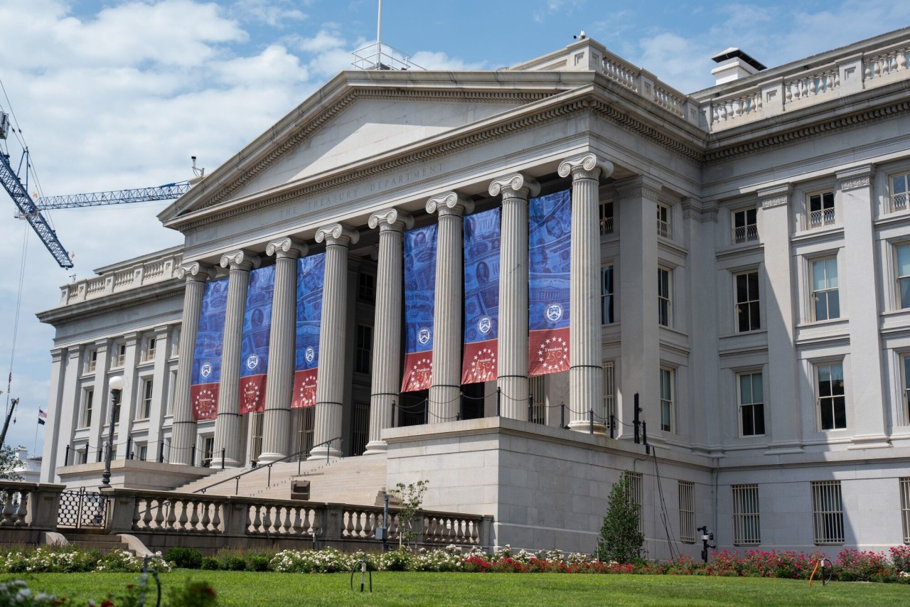 Long-Term Treasury Yields Push Higher Despite Decline in Oil Prices