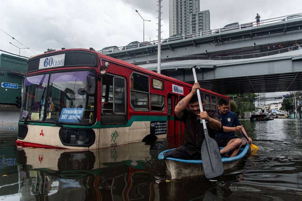 Severe flooding paralyses Bangkok and hits international air traffic