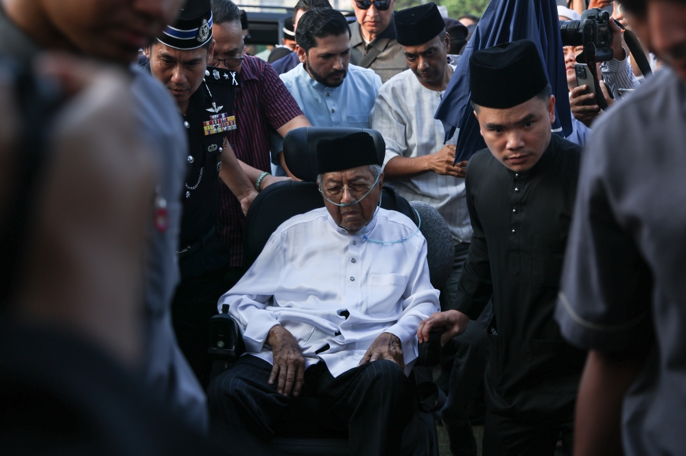Dr Mahathir admitted to IJN for observation
