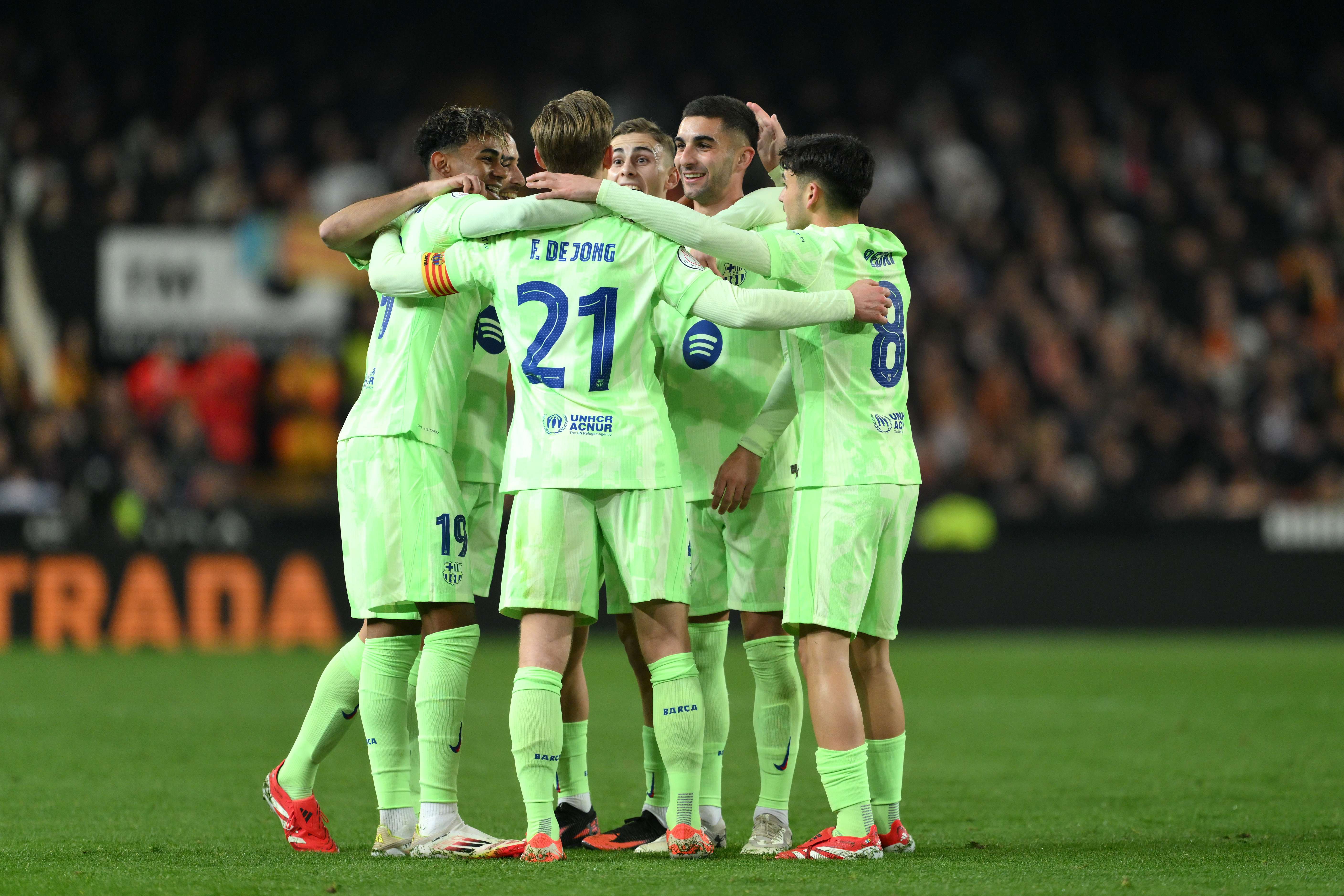 Watch: Former Barcelona teammates reunite at PSG training ground