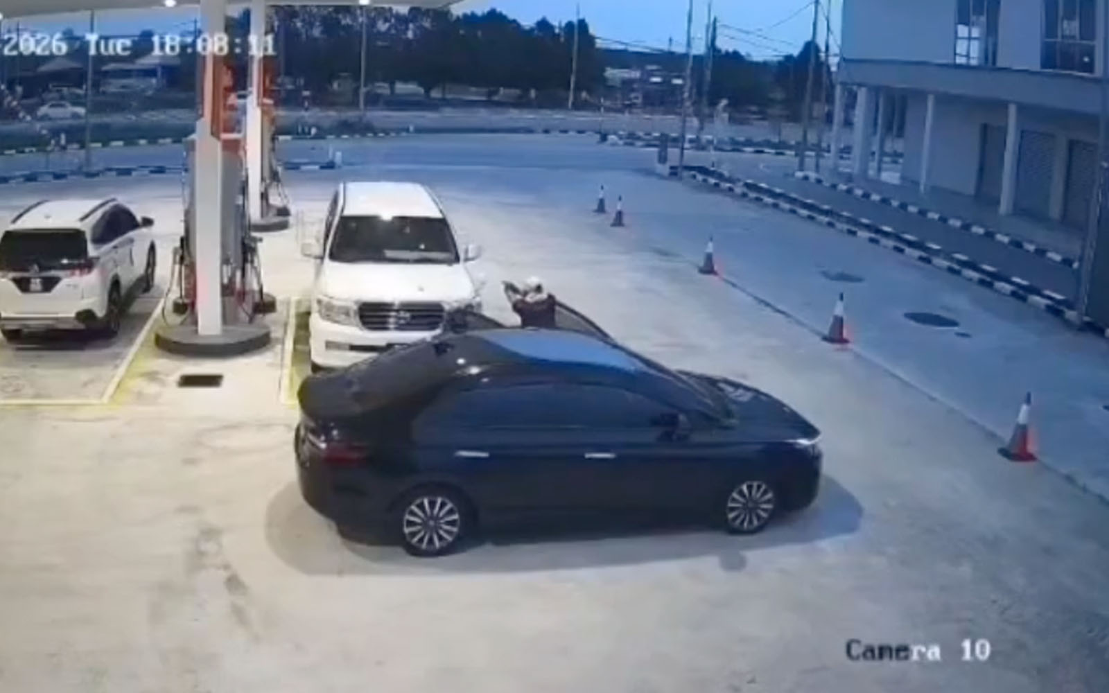 Man shot at Bidor petrol station