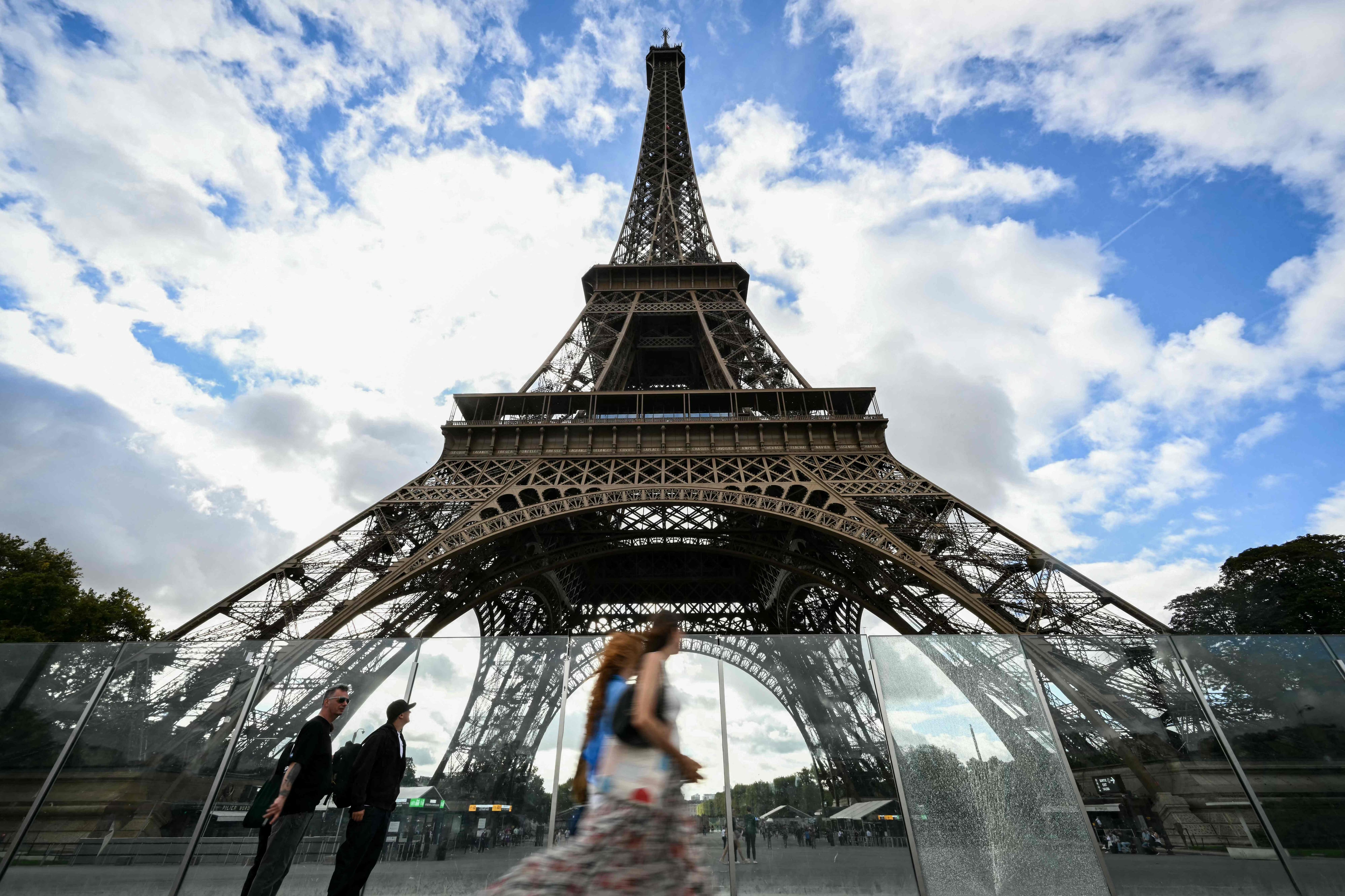 Eiffel Tower chief to step down after female staff replaced during religious visit