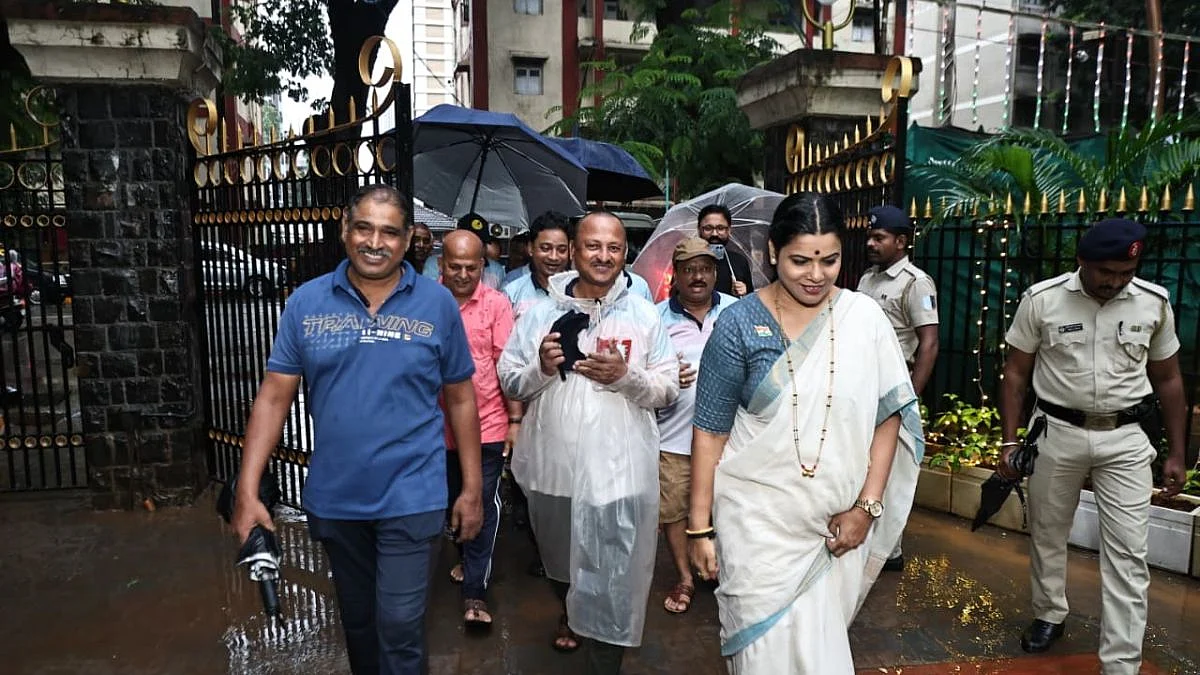 Mumbai Mayor Ritu Tawde Opens Residence Premises For Morning Walkers After CZA Ends Walking Facility At Byculla Zoo | VIDEO
