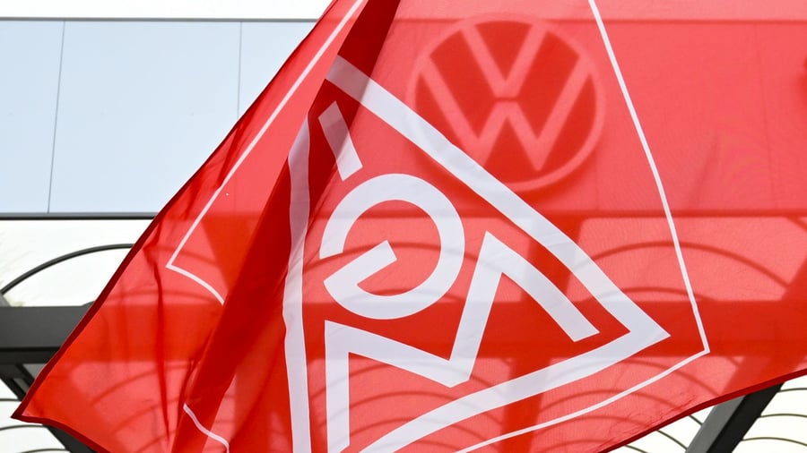 Volkswagen: VW plant neue Einschnitte: Müssen Mitarbeiter bald länger arbeiten?