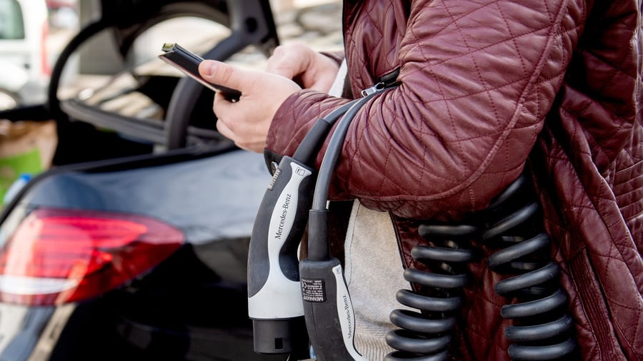 E-Auto laden: Lade-Apps für E-Autos: So urteilt Stiftung Warentest