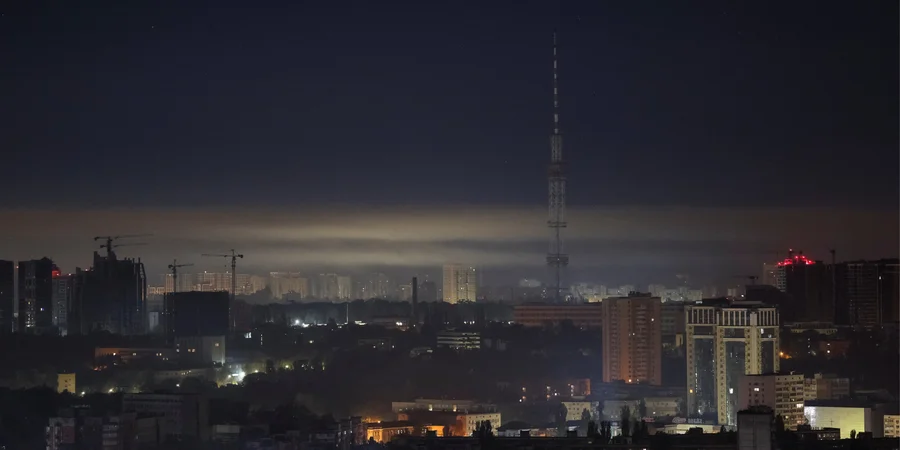 Russia resumes mass attacks on Ukraine’s energy system, targeting Kyiv
