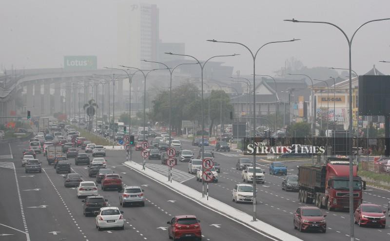 Haze persists as nine areas record unhealthy API readings