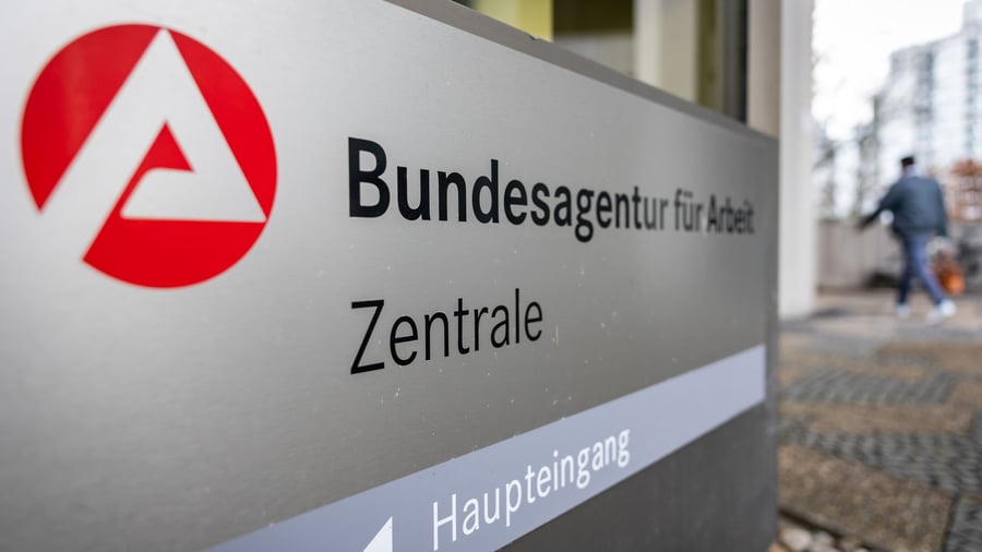 Arbeitsmarkt: Flaue Herbstbelebung: Knapp unter drei Millionen Arbeitslose
