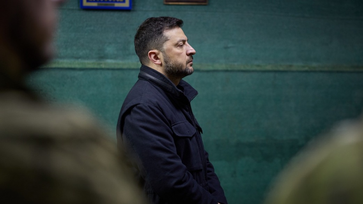Zelensky visits Lyman sector command post
