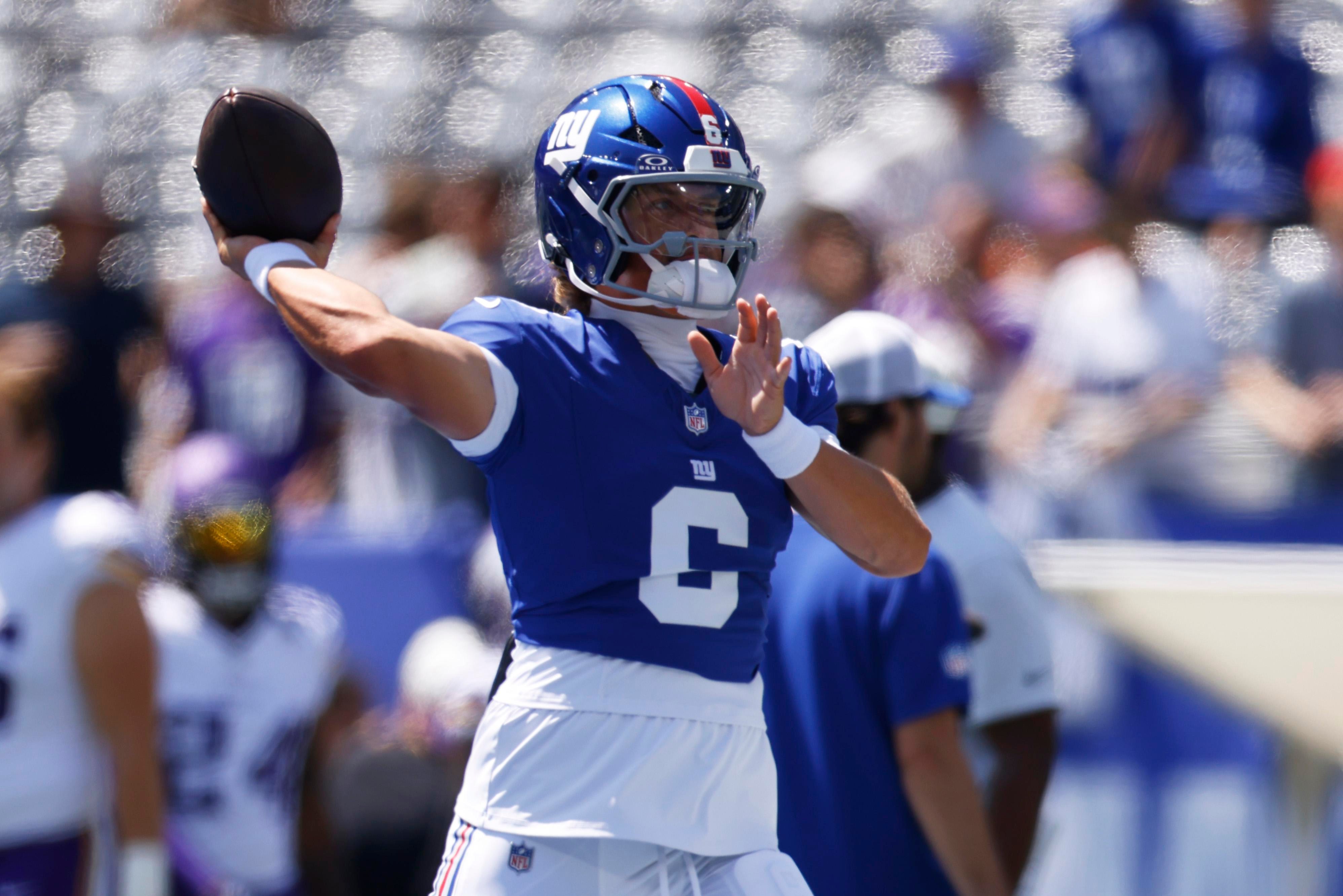 Jaxson Dart throws TD pass after passing concussion test