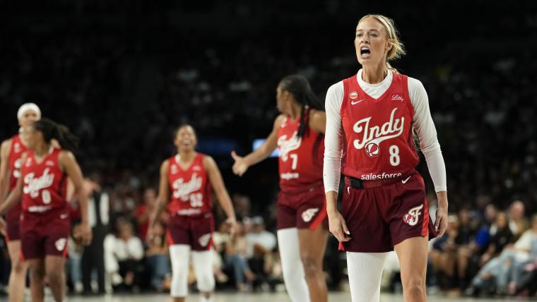 Sophie Cunningham surprises Fever fans with Toby Keith bar performance
