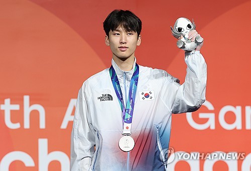(LEAD) (Asiad) Sport climber Lee Do-hyun grabs silver in men's boulder