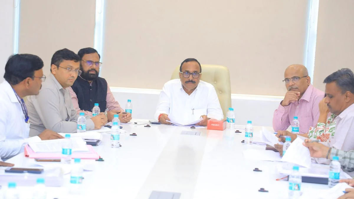 Maharashtra Minister Atul Save Directs Officials To Improve Education, Competitive Exam Preparation In VJNT Ashram Schools