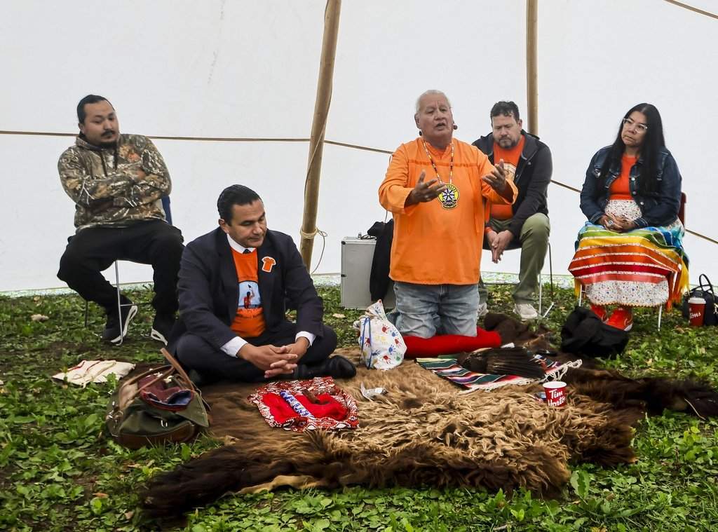 Kinew sits with First Nations leaders to honour children at school burial site