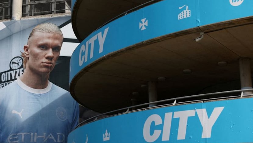 Man City need siege mentality after rules breach verdict, psychotherapist says