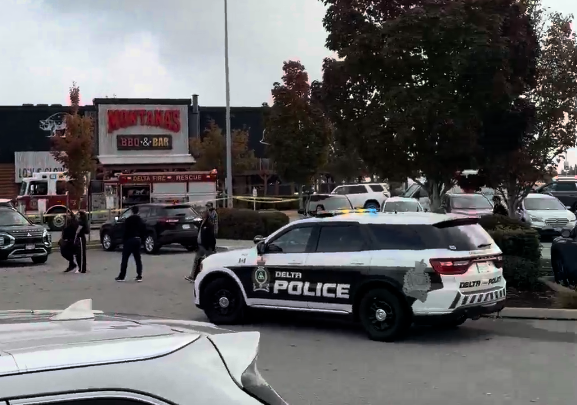 2 dead, 2 injured after pedestrians struck outside Tsawwassen Mills Mall