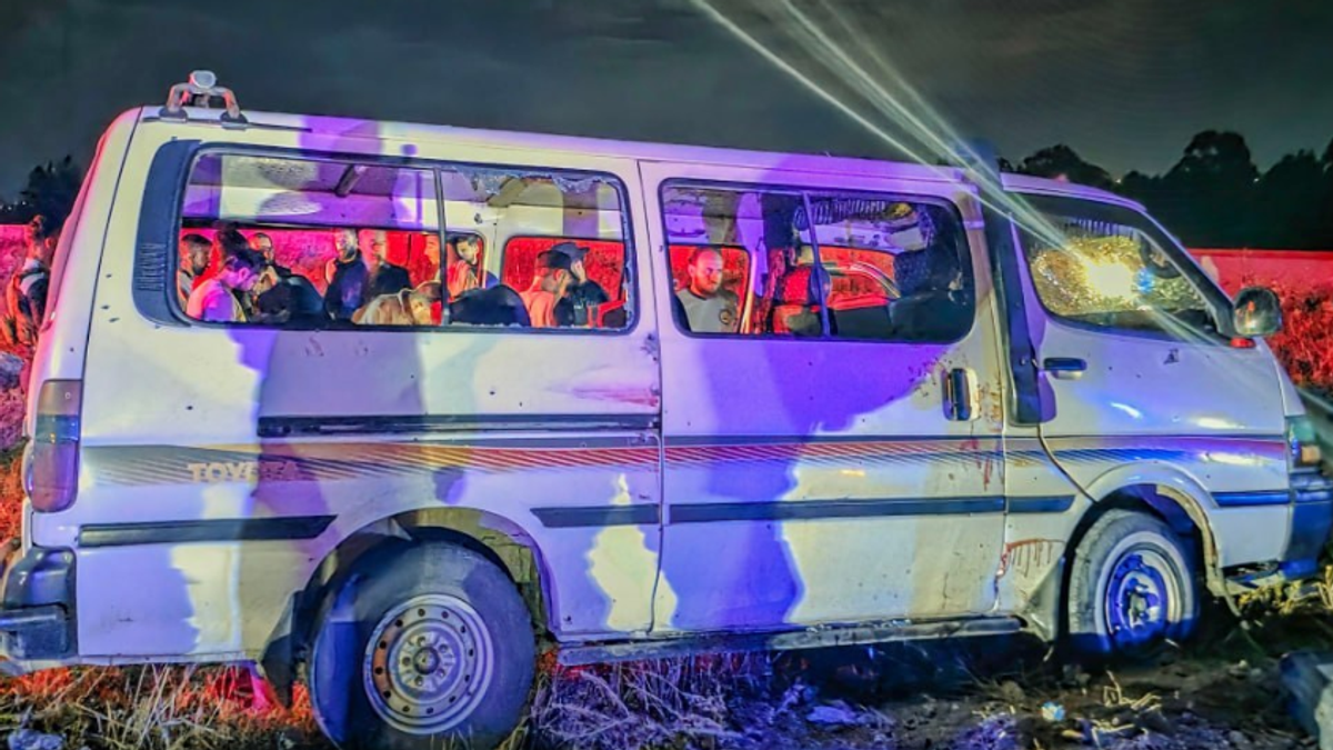 Seven killed, four injured in shooting attack on bus in Syria