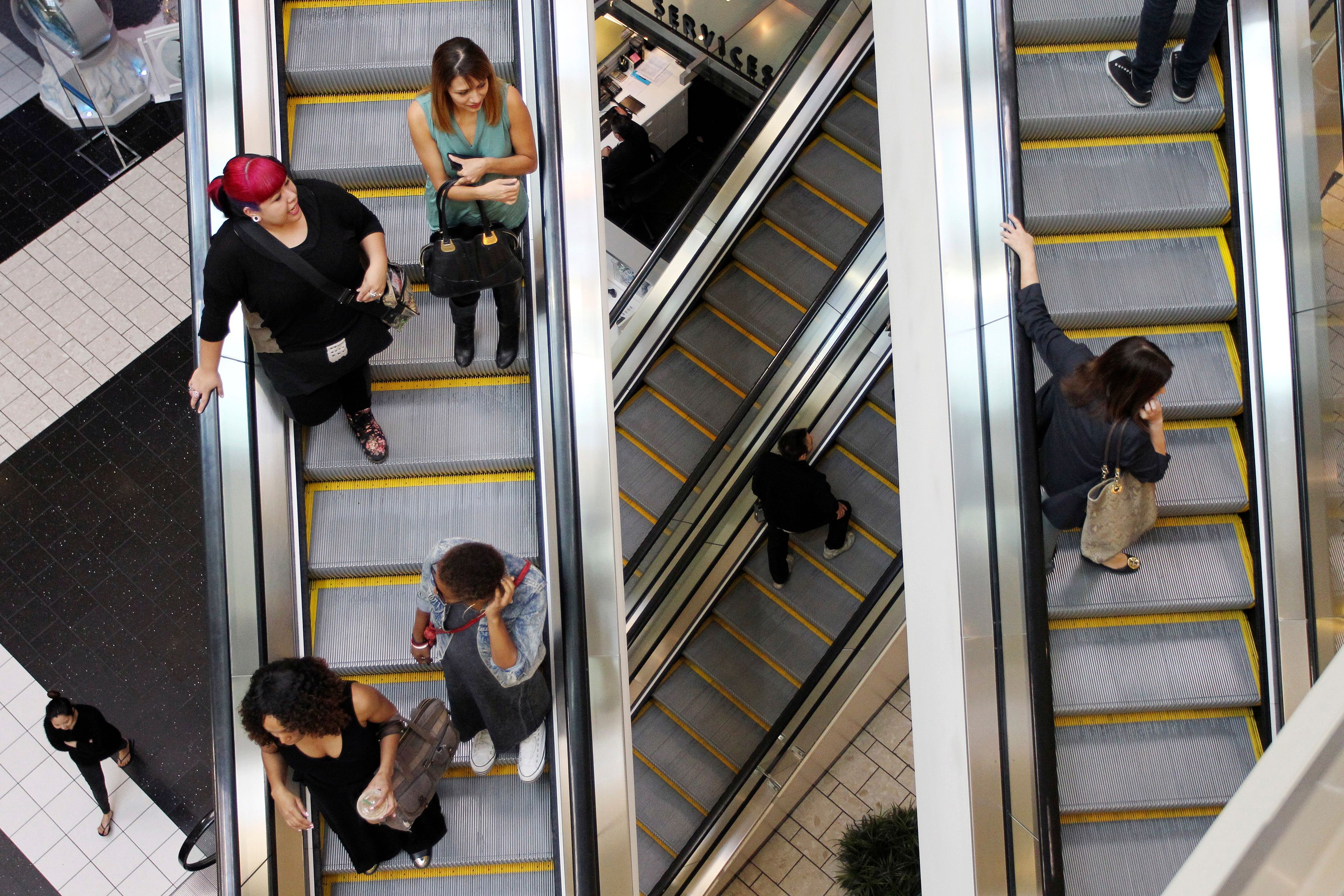 US economy shows resilience on solid consumer spending, growth data