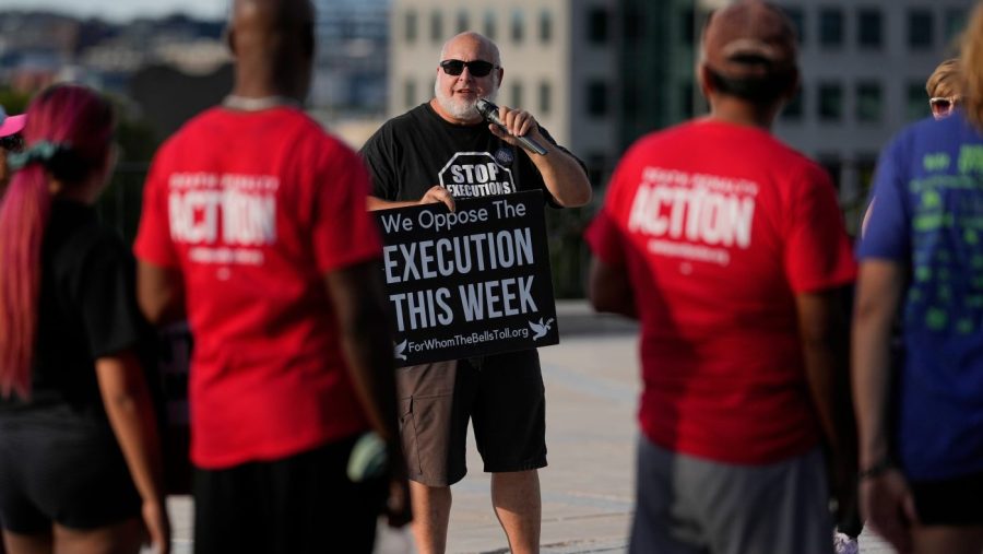 Tennessee inmate Christa Pike still alive after lethal injection dose, lawyers say