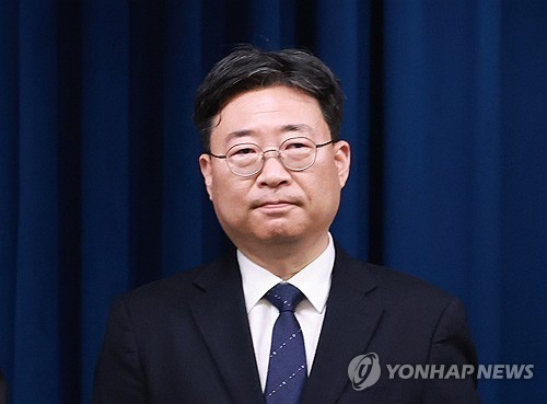 (LEAD) Presidential aide on economic growth named new presidential policy chief
