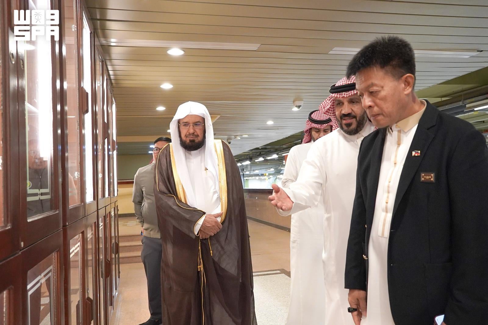 Philippine minister for Muslim affairs visits King Fahd Quran Printing Complex