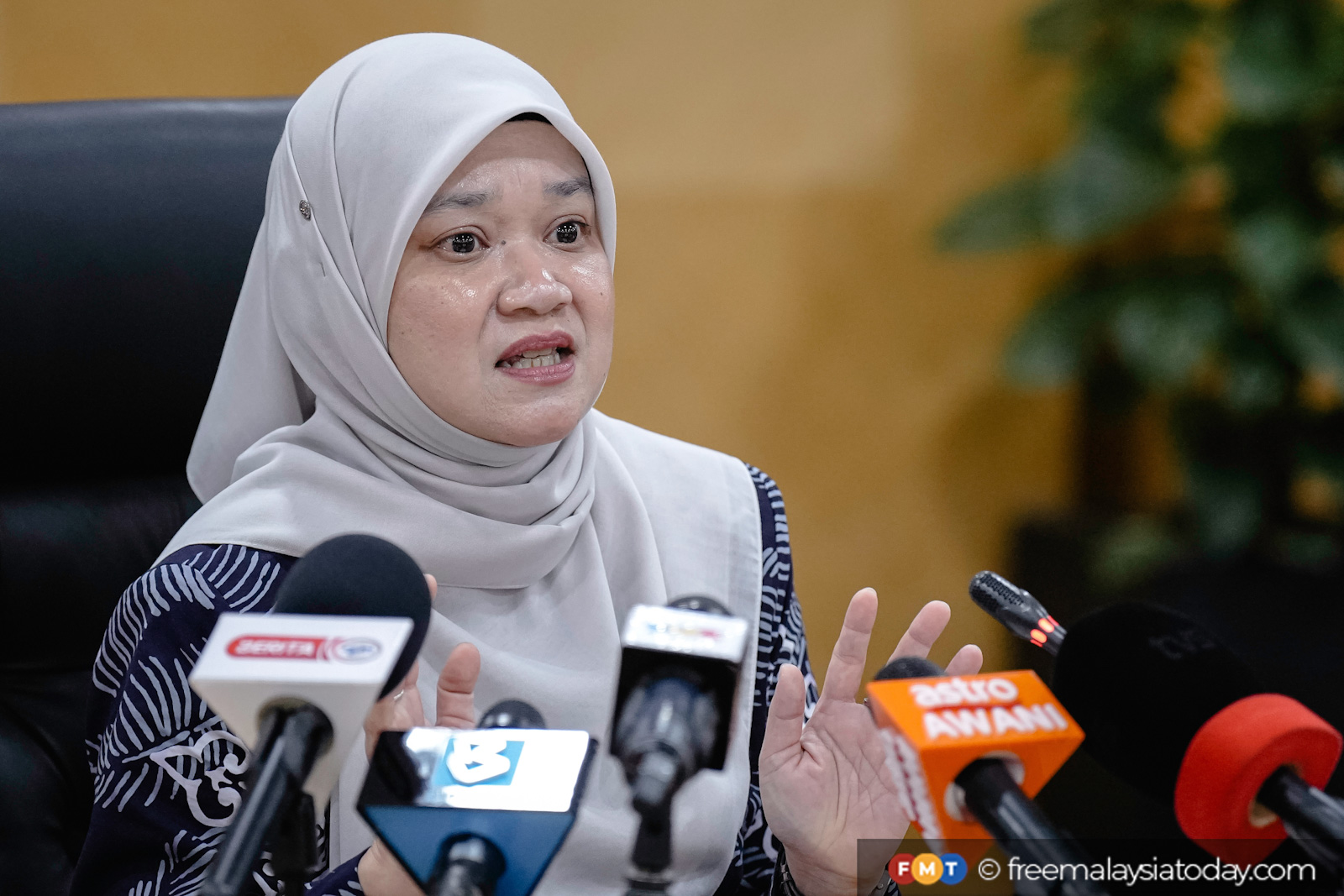 Fadhlina arah program penceramah bebas dihenti serta-merta
