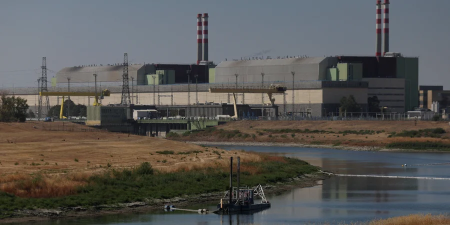 Hungary sinks barges in Danube to keep its only nuclear power plant running