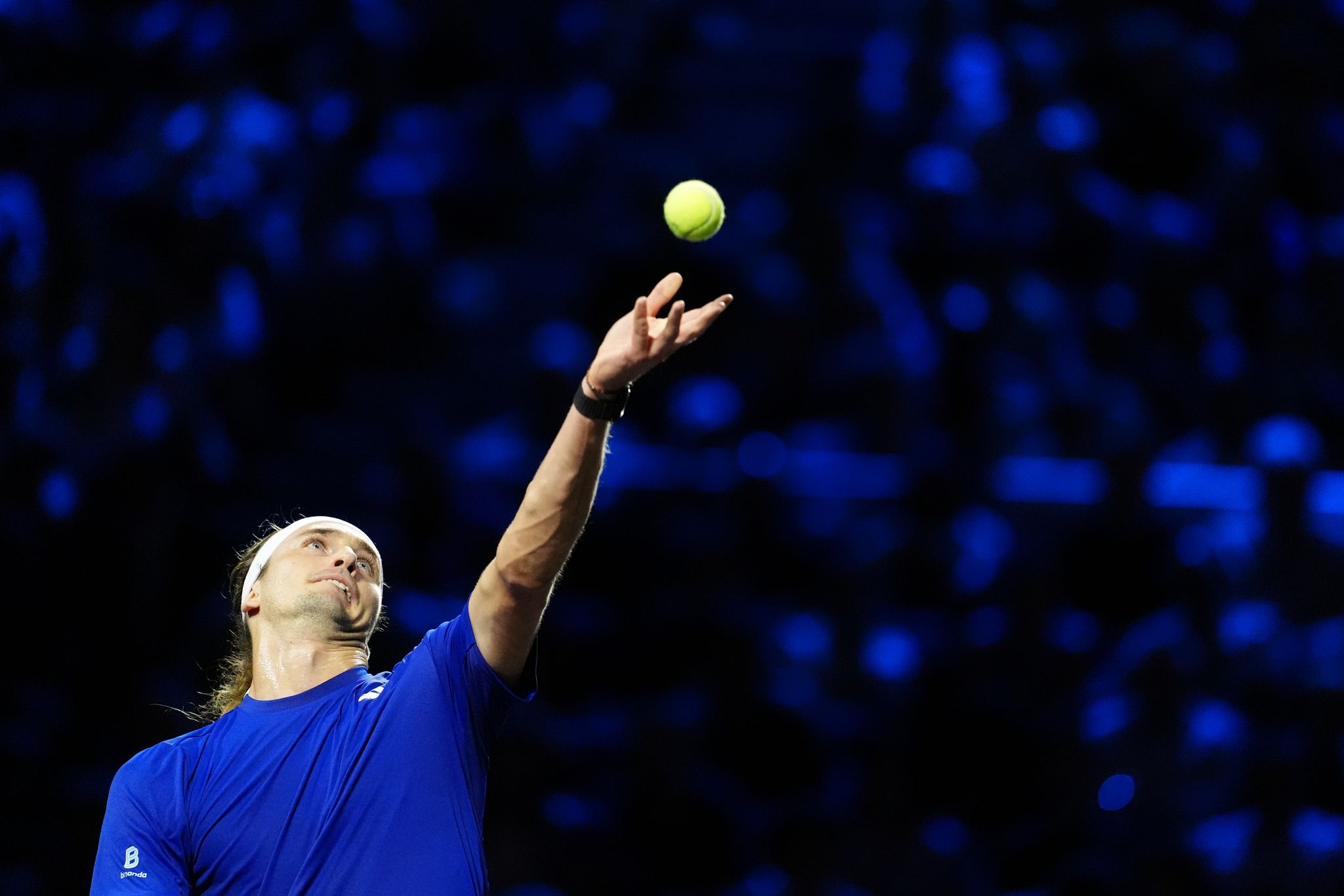 Zverev has winning start in Beijing