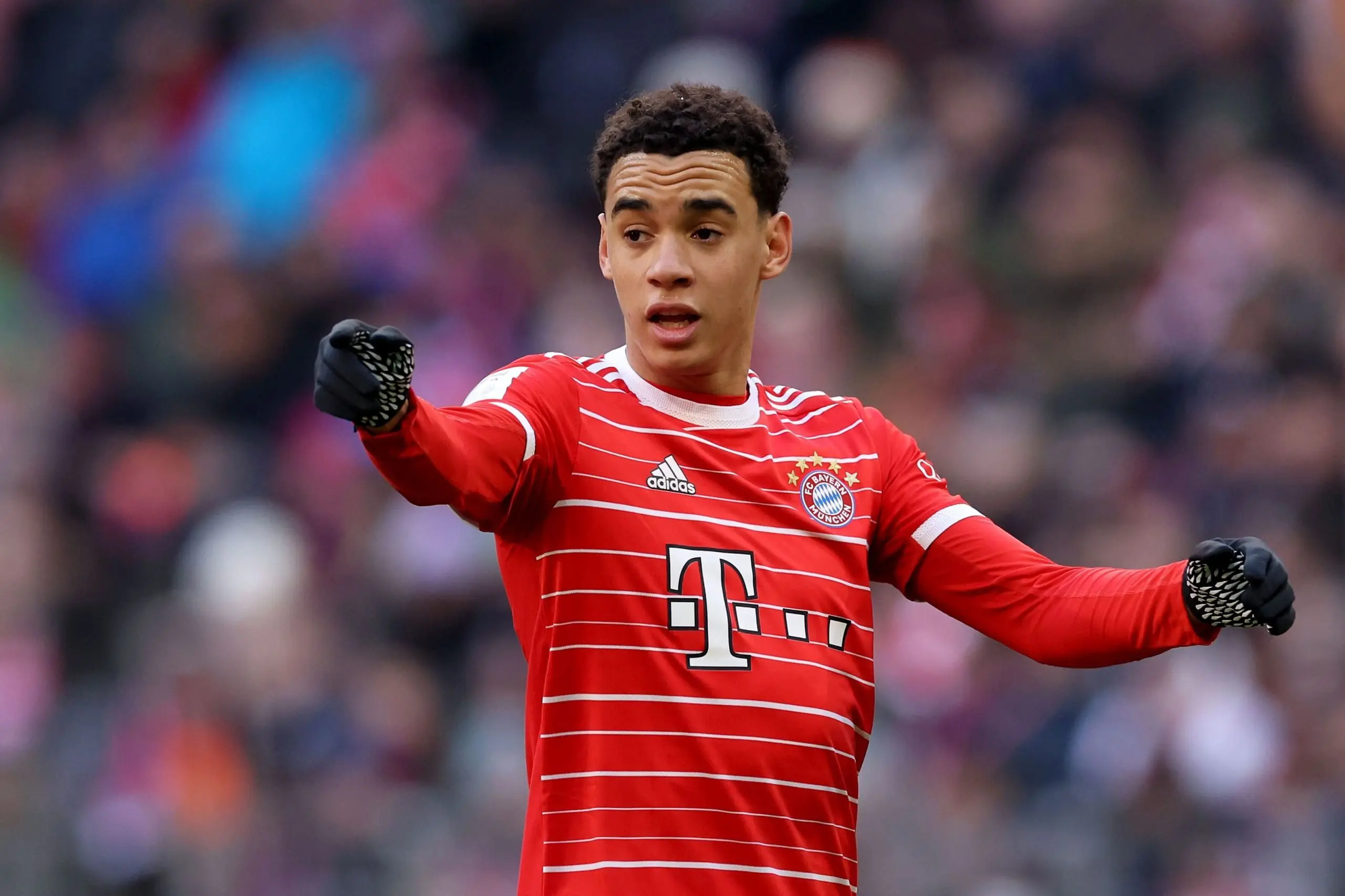 Musiala collapses during Bayern Munich’s game with Leipzig
