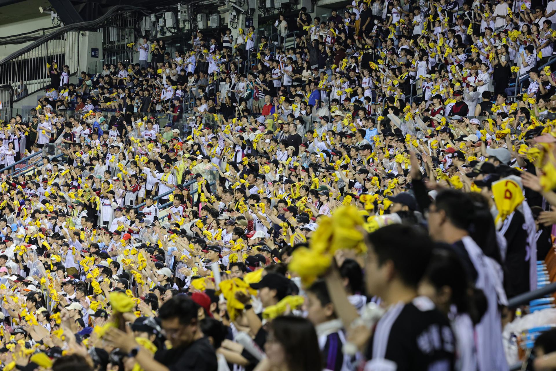KBO tops 12 mil. in attendance, nears single-season record
