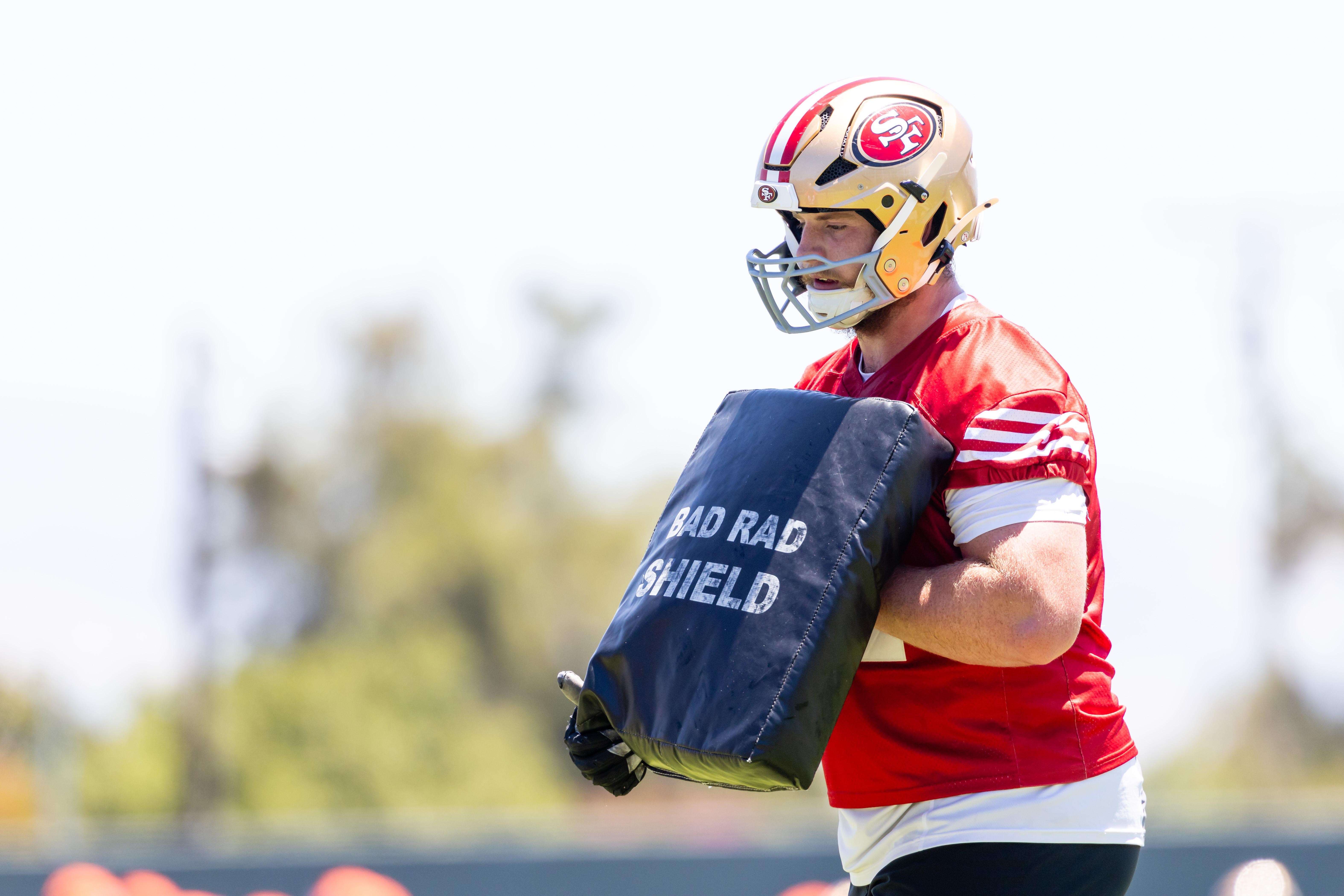 49ers change up their left guard rotation; Mike Evans and Jacob Cowing return