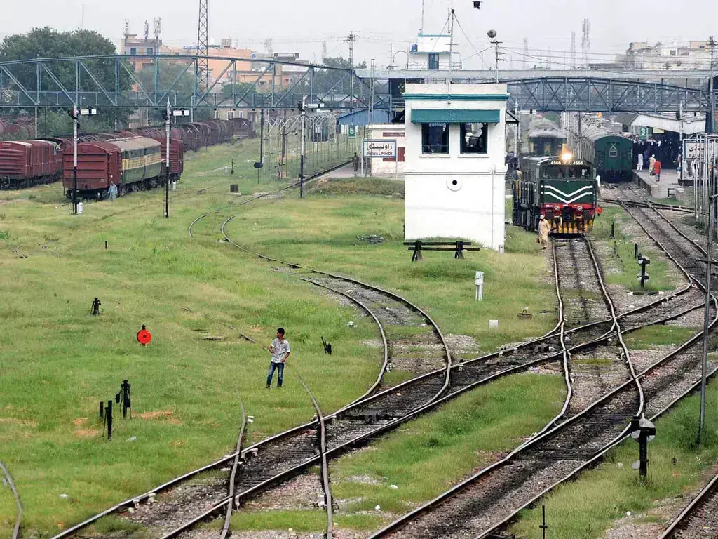 LDA DG inspects remodeling of Railway Station area