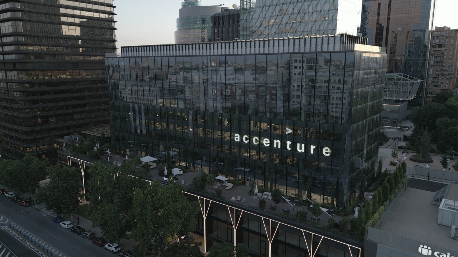 Accenture crece un 5% y cierra su año fiscal con una facturación de 65.743 millones
