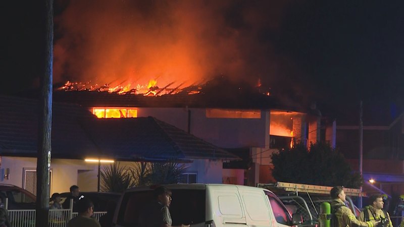 Family of eight escapes burning home