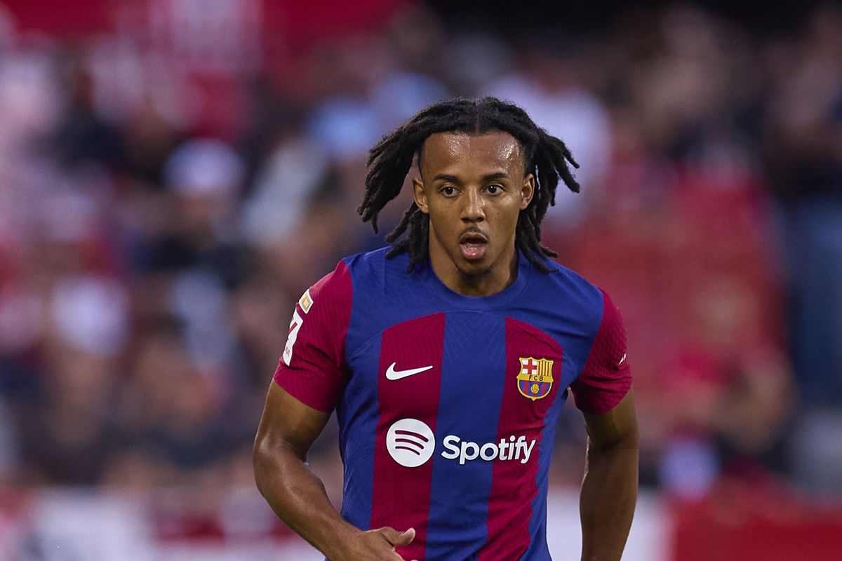 Arsenal has already held talks over signing Barcelona man
